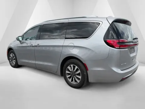 More photos of 2021 Chrysler Pacifica Touring L at Pure Country Automotive, KY