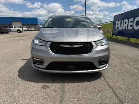 Photos of 2021 Chrysler Pacifica Touring L for sale in Grayson, KY at Pure Country Automotive