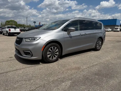 Another view of 2021 Chrysler Pacifica Touring L for sale in Grayson, KY at Pure Country Automotive