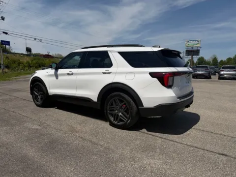 More photos of 2026 Ford Explorer ST-Line at Pure Country Automotive, KY