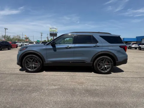 More photos of 2026 Ford Explorer ST-Line at Pure Country Automotive, KY