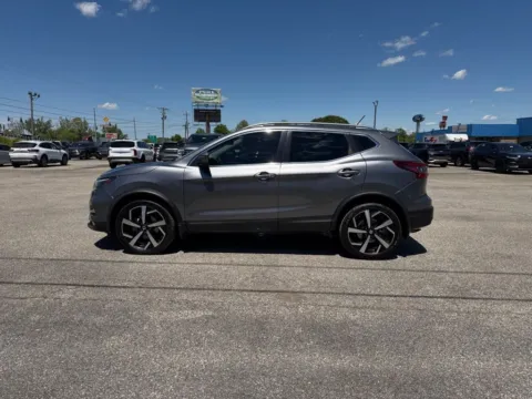 More photos of 2021 Nissan Rogue Sport SL at Pure Country Automotive, KY