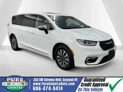 White 2023 Chrysler Pacifica Hybrid Limited for sale in Grayson, KY