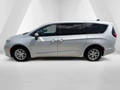 More photos of 2023 Chrysler Pacifica Touring L at Pure Country Automotive, KY