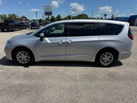 More photos of 2023 Chrysler Pacifica Touring L at Pure Country Automotive, KY