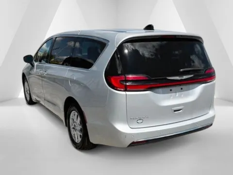 More photos of 2023 Chrysler Pacifica Touring L at Pure Country Automotive, KY