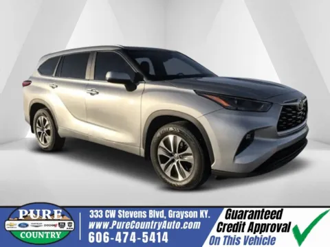 Silver 2023 Toyota Highlander XLE for sale in Grayson, KY