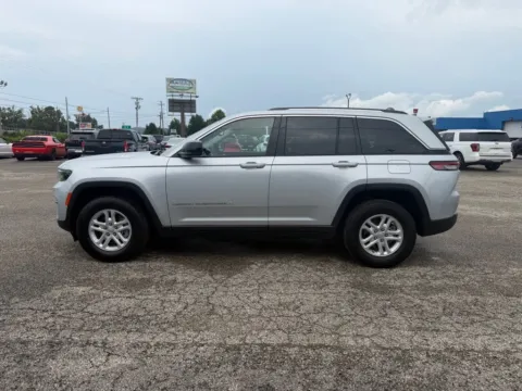 More photos of 2022 Jeep Grand Cherokee Laredo at Pure Country Automotive, KY