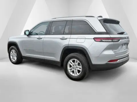 More photos of 2022 Jeep Grand Cherokee Laredo at Pure Country Automotive, KY