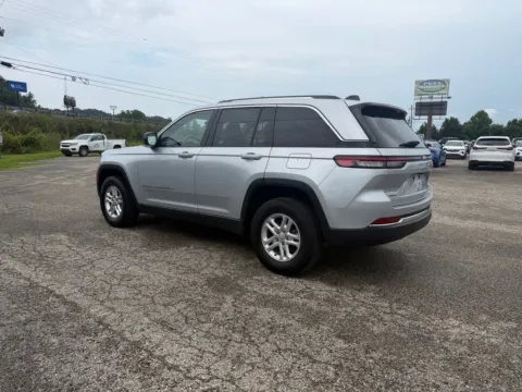 More photos of 2022 Jeep Grand Cherokee Laredo at Pure Country Automotive, KY