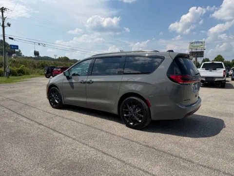 More photos of 2023 Chrysler Pacifica Limited at Pure Country Automotive, KY