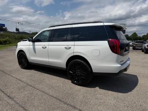 More photos of 2027 Ford Expedition Platinum at Pure Country Automotive, KY