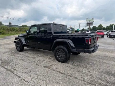More photos of 2026 Jeep Gladiator Sport S at Pure Country Automotive, KY