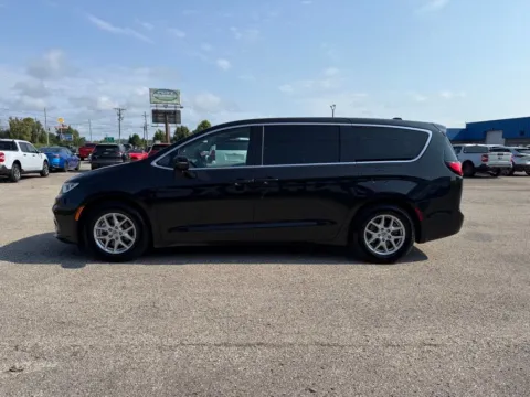 More photos of 2023 Chrysler Pacifica Touring L at Pure Country Automotive, KY