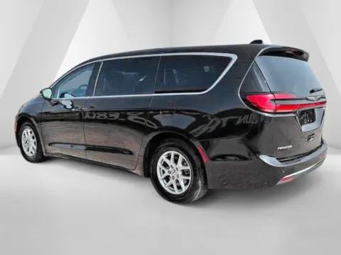 More photos of 2023 Chrysler Pacifica Touring L at Pure Country Automotive, KY