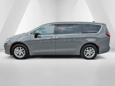 More photos of 2025 Chrysler Pacifica Select at Pure Country Automotive, KY