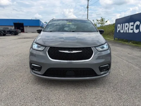 Photos of 2025 Chrysler Pacifica Select for sale in Grayson, KY at Pure Country Automotive