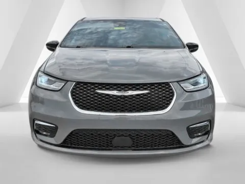 Photos of 2025 Chrysler Pacifica Select for sale in Grayson, KY at Pure Country Automotive
