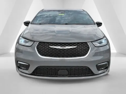 Photos of 2025 Chrysler Pacifica Select for sale in Grayson, KY at Pure Country Automotive