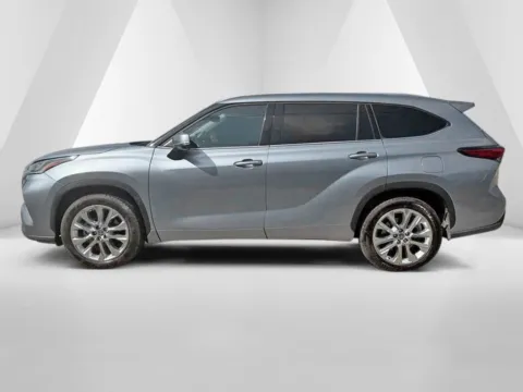 More photos of 2021 Toyota Highlander Limited at Pure Country Automotive, KY