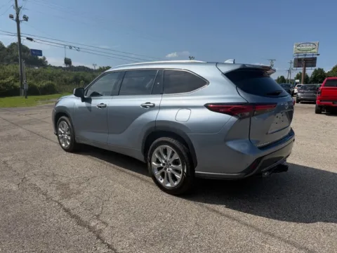 More photos of 2021 Toyota Highlander Limited at Pure Country Automotive, KY