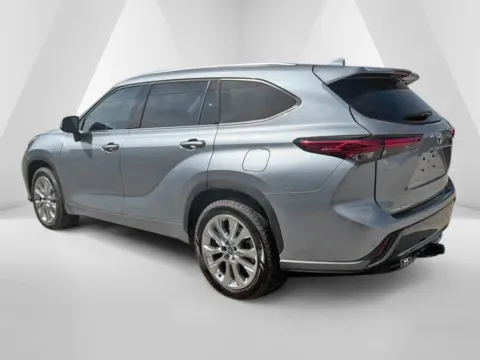 More photos of 2021 Toyota Highlander Limited at Pure Country Automotive, KY