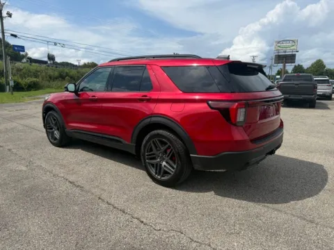 More photos of 2026 Ford Explorer ST-Line at Pure Country Automotive, KY
