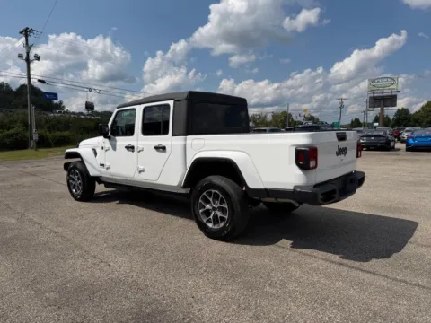 More photos of 2026 Jeep Gladiator Sport S at Pure Country Automotive, KY
