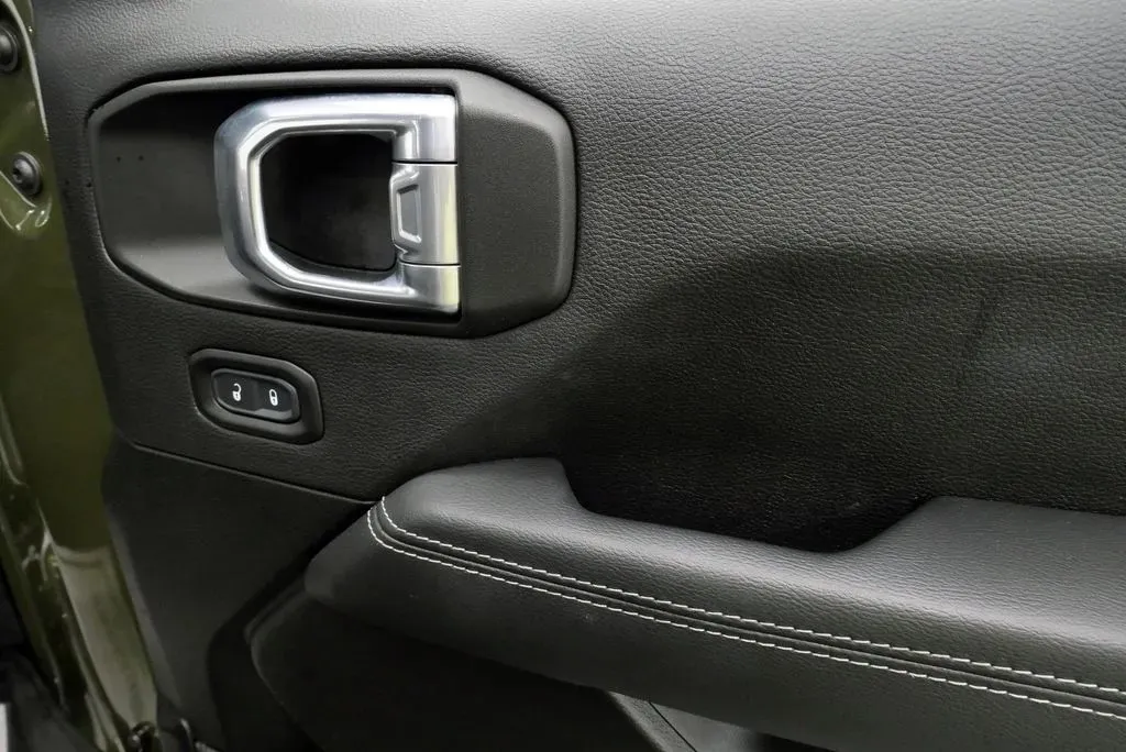 2022 Jeep Wrangler Unlimited Sahara - Photo 17
