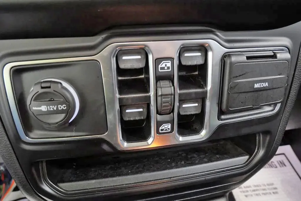 2022 Jeep Wrangler Unlimited Sahara - Photo 27