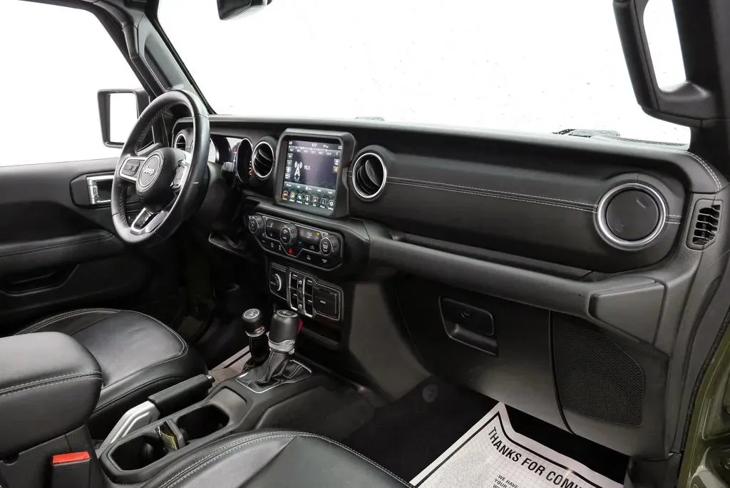 2022 Jeep Wrangler Unlimited Sahara - Photo 16