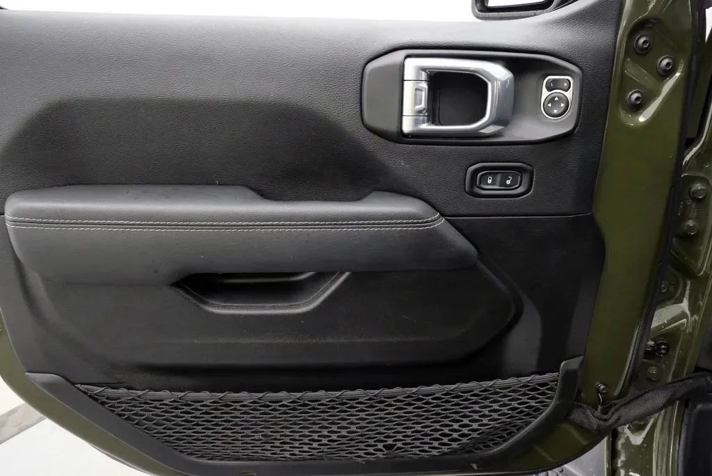 2022 Jeep Wrangler Unlimited Sahara - Photo 13