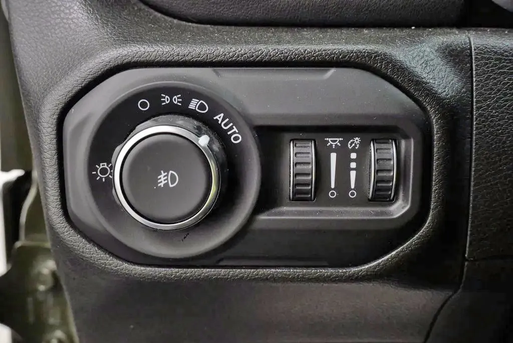 2022 Jeep Wrangler Unlimited Sahara - Photo 25