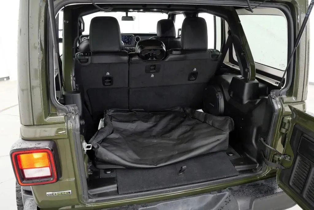 2022 Jeep Wrangler Unlimited Sahara - Photo 35