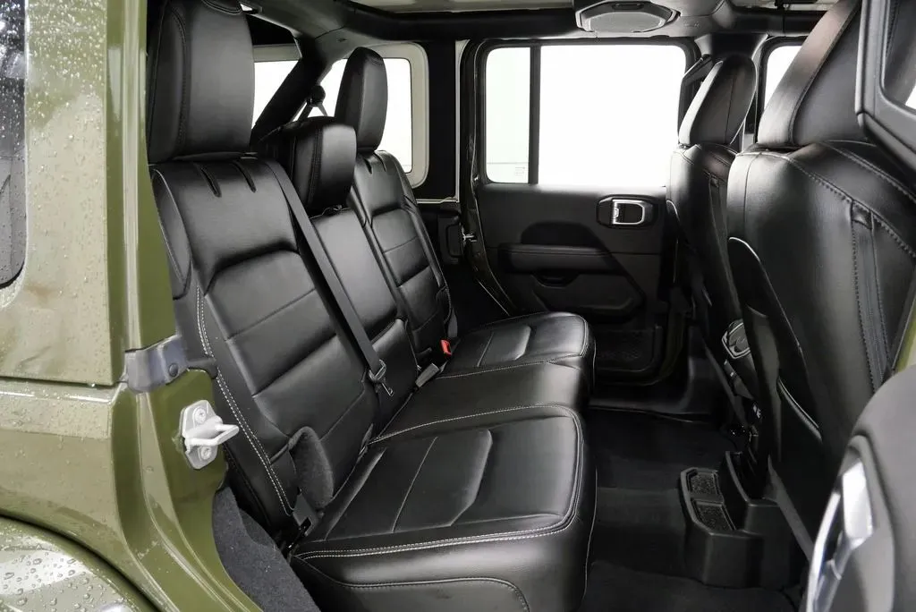 2022 Jeep Wrangler Unlimited Sahara - Photo 18