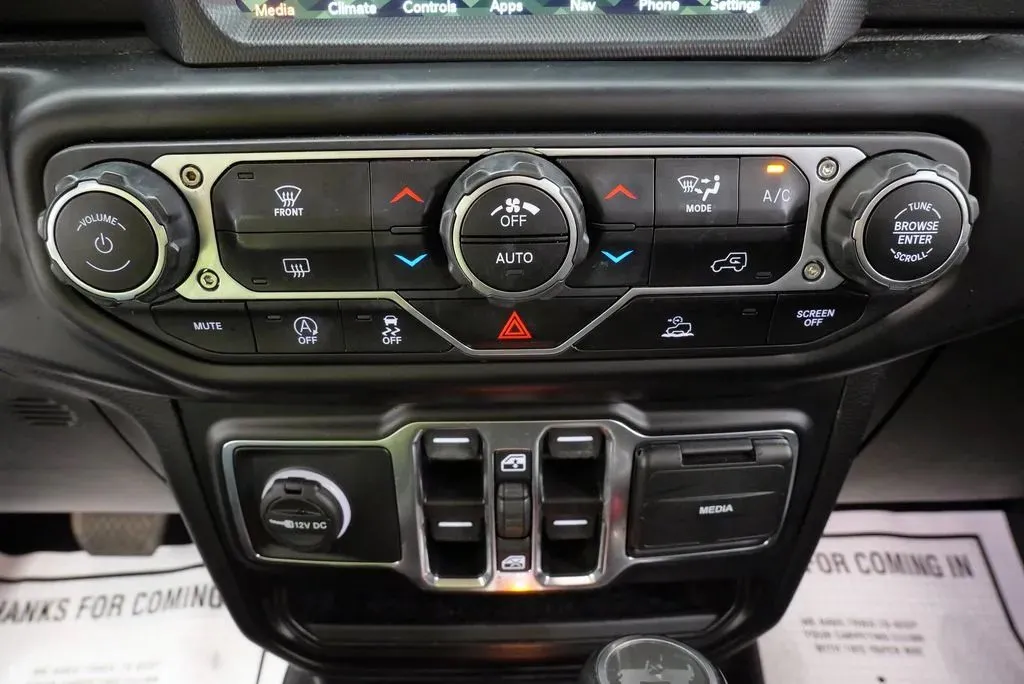 2022 Jeep Wrangler Unlimited Sahara - Photo 28