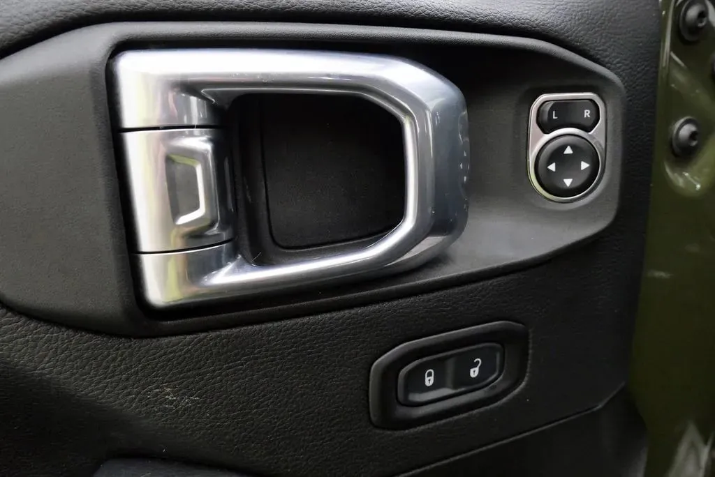 2022 Jeep Wrangler Unlimited Sahara - Photo 14