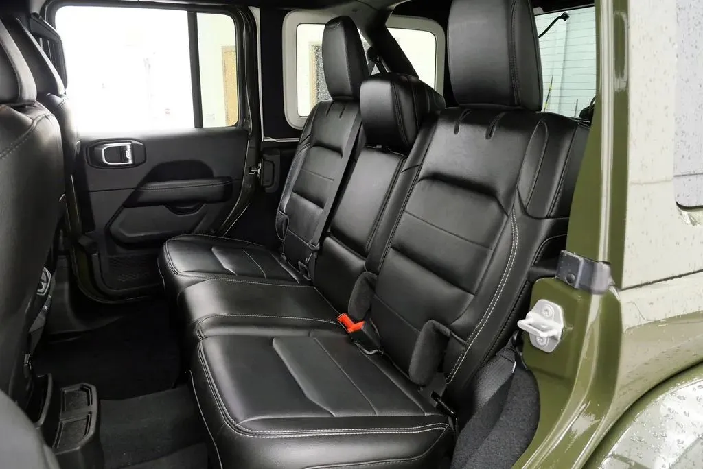 2022 Jeep Wrangler Unlimited Sahara - Photo 19