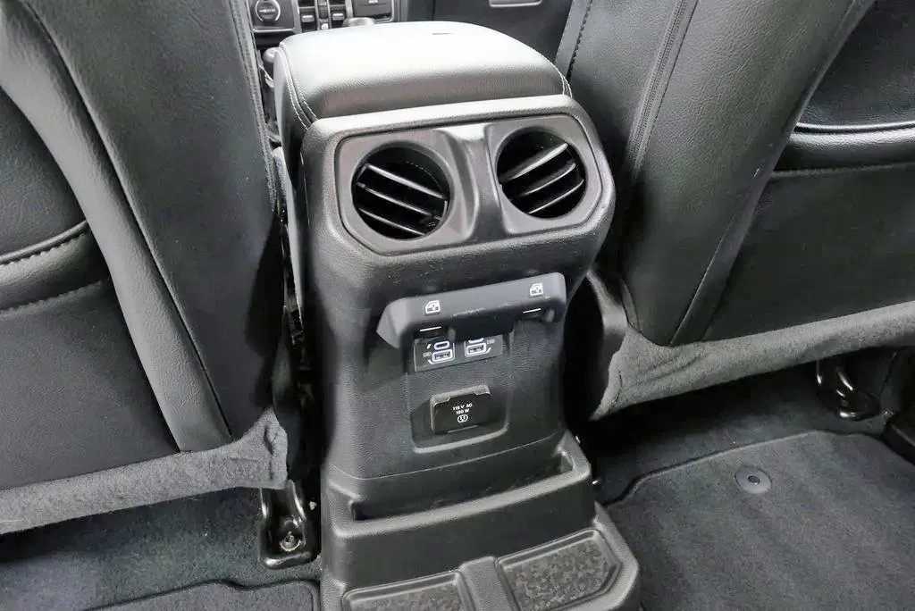 2022 Jeep Wrangler Unlimited Sahara - Photo 20