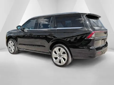 More photos of 2025 Lincoln Navigator Black Label at Pure Country Automotive, KY