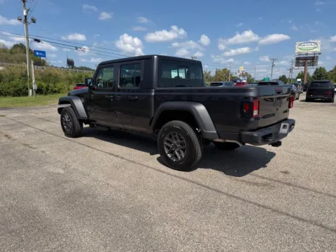 More photos of 2026 Jeep Gladiator Sport at Pure Country Automotive, KY