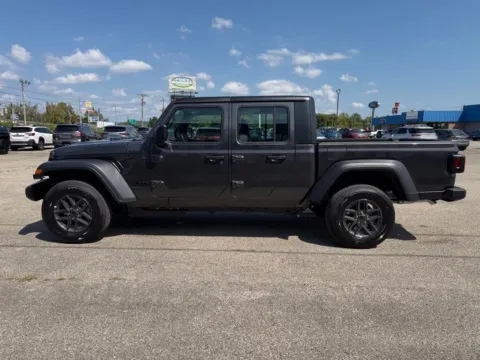 More photos of 2026 Jeep Gladiator Sport at Pure Country Automotive, KY