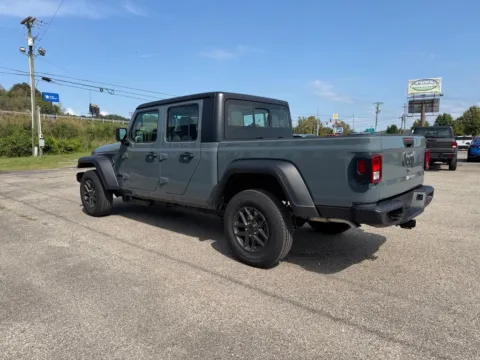 More photos of 2026 Jeep Gladiator Sport at Pure Country Automotive, KY