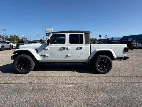 More photos of 2026 Jeep Gladiator Sport S at Pure Country Automotive, KY