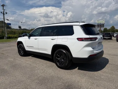 More photos of 2027 Jeep Grand Cherokee L Laredo Altitude at Pure Country Automotive, KY