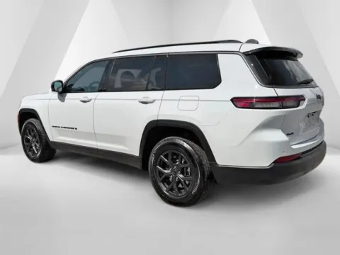 More photos of 2027 Jeep Grand Cherokee L Laredo Altitude at Pure Country Automotive, KY