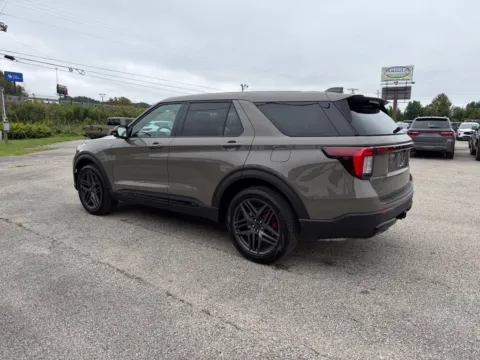 More photos of 2026 Ford Explorer ST-Line at Pure Country Automotive, KY