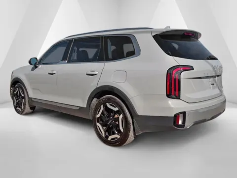 More photos of 2023 Kia Telluride EX at Pure Country Automotive, KY