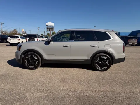 More photos of 2023 Kia Telluride EX at Pure Country Automotive, KY