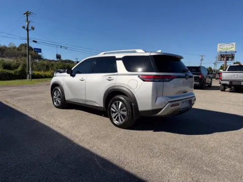 More photos of 2024 Nissan Pathfinder SL at Pure Country Automotive, KY